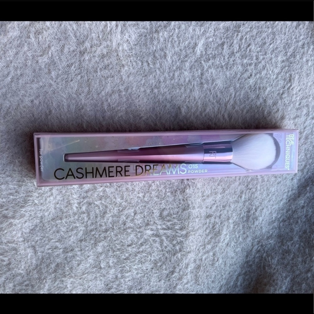 Cashmere Dreams Makeup Brush - Picture 5 of 5
